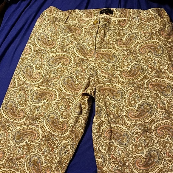 Cropped Pants - Picture 3 of 3